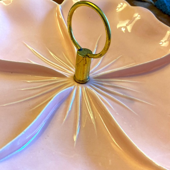 VINTAGE pink floral ceramic serving dish with brass ring handle. Made in USA. - Picture 4 of 11